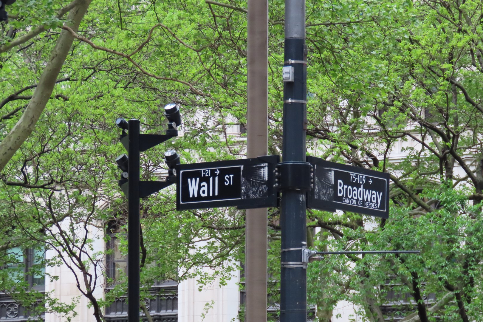 Wall Street  1 of  3 (#7916) onmouseover=